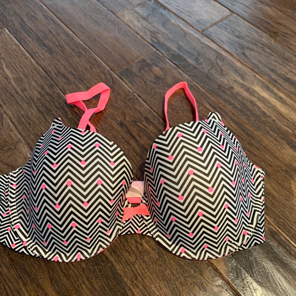 Victoria Secret Bra— only worn a few times